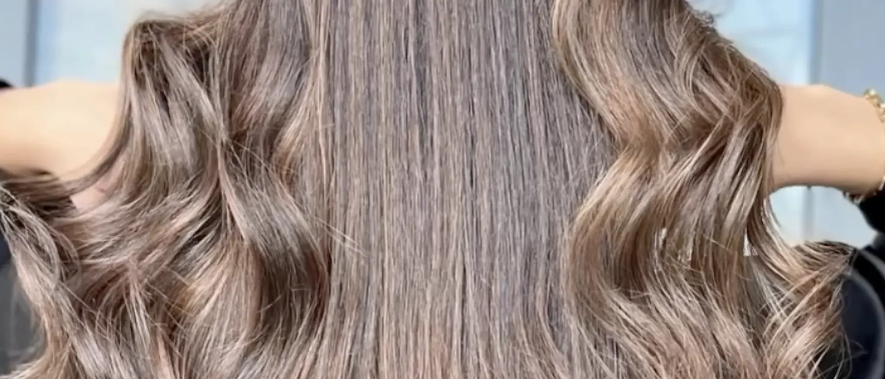 Balayage châtain doré sur cheveux très longs