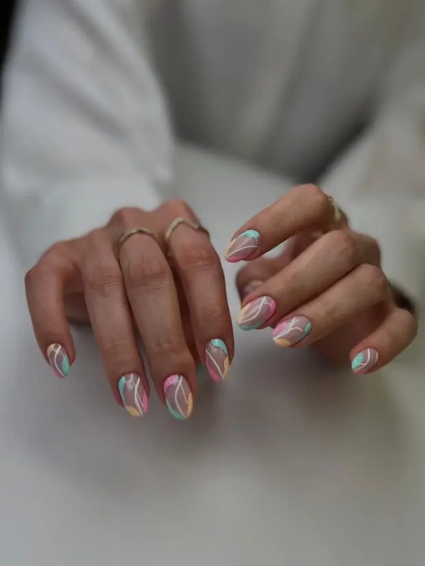Nail art pastel à motifs
