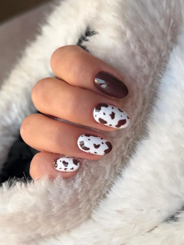 Nail art marron et blanc